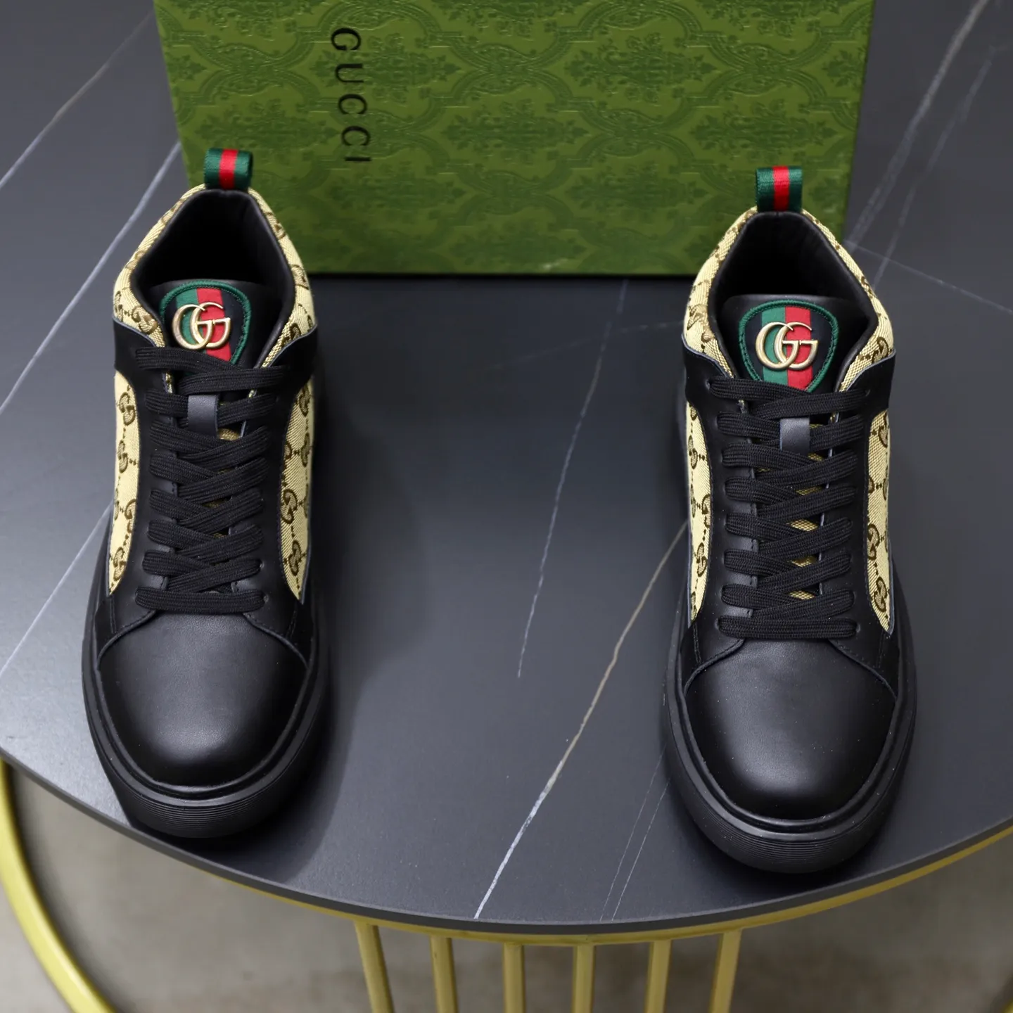 Ex-factory price: 462💰🙅‍♂️🙅‍♂️🙅‍♂️ Brand: Gucci GUCCi Standard code: 38-44 (45 customized) Grade: Same as the official website Material: Original cowhide material spliced with brand cloth Comfortable and breathable lining Lightweight and wear-resistant sports outsole Style category: Men's fashion casual shoes Running sports shoes Distinguished luxury brand elements Top luxury color: actual picture color